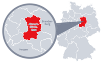 Diese Grafik zeigt eine Karte von Deutschland mit einer detaillierten Ansicht der Region Altmark-Börde-Harz. Altmark-Börde-Harz ist in Rot hervorgehoben und liegt im nördlichen Teil Deutschlands. Ein Lupensymbol vergrößert diesen Bereich, um die Lage genauer darzustellen.