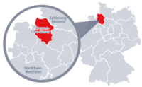 Diese Grafik zeigt eine Karte von Deutschland mit einer detaillierten Ansicht der Region Bremen-Elbe-Weser. Bremen-Elbe-Weser ist in Rot hervorgehoben und liegt im nördlichen Teil Deutschlands. Ein Lupensymbol vergrößert diesen Bereich, um die Lage genauer darzustellen.